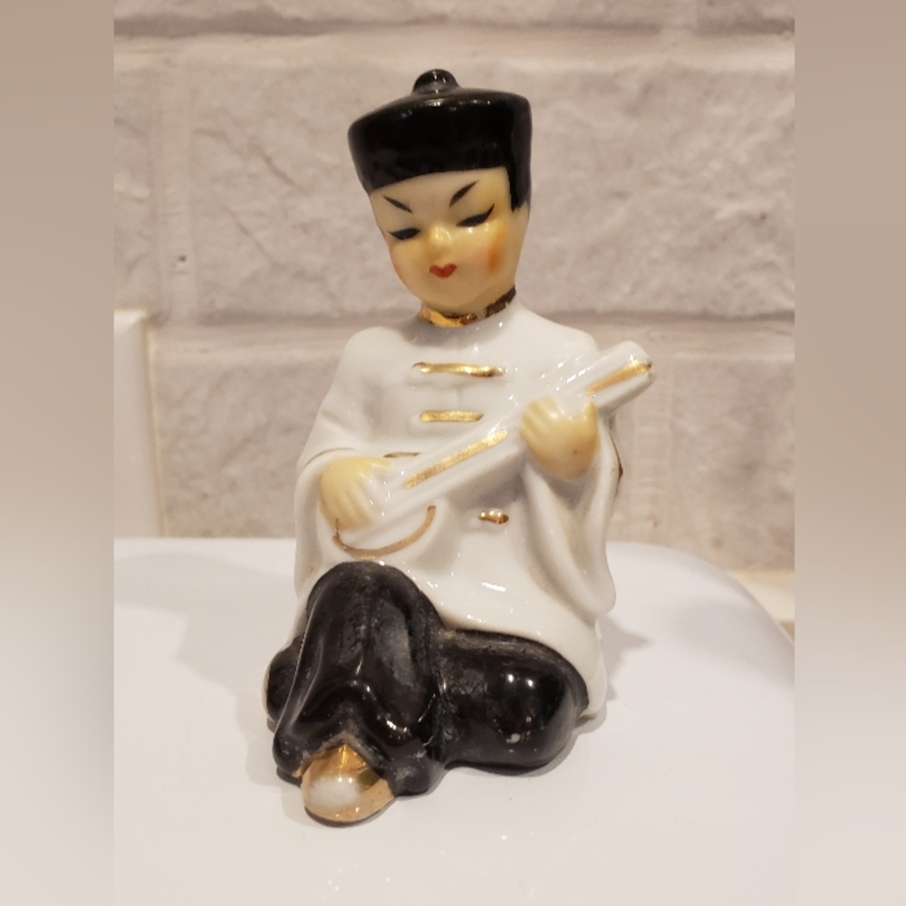 Vintage Porcelain Chinese Figurine, pre-owned